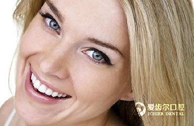 牙齿中间有缝隙能否修正？